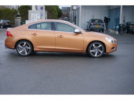 Volvo S60 - 1.6 Drive R-Design Nav/Xenon/ECC/Dealer ond - 1