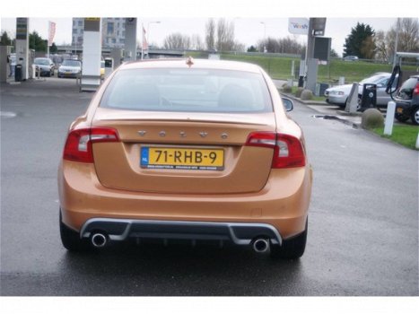 Volvo S60 - 1.6 Drive R-Design Nav/Xenon/ECC/Dealer ond - 1