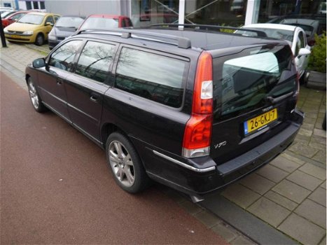 Volvo V70 - 2.4 D5 AWD Summum Automaat - 1