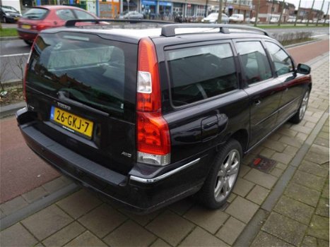 Volvo V70 - 2.4 D5 AWD Summum Automaat - 1