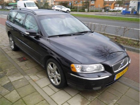 Volvo V70 - 2.4 D5 AWD Summum Automaat - 1