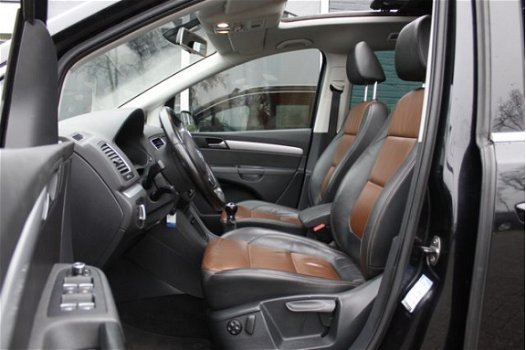 Volkswagen Sharan - 1.4TSI Highline, 7-Persoons, Panoramadak, Volleder, Navigatie, Standkachel - 1