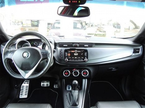 Alfa Romeo Giulietta - 1.4 TCT 170Pk Exclusive Automaat QV-line Leer/Alcantara | Xenon | Elec. stoel - 1