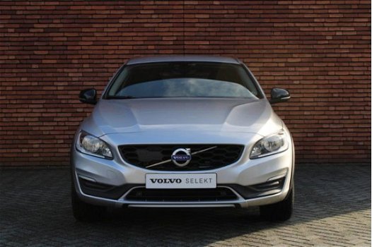 Volvo V60 Cross Country - D3 Momentum Business - 1