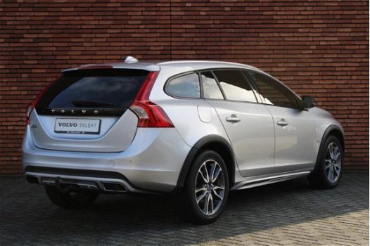 Volvo V60 Cross Country - D3 Momentum Business - 1