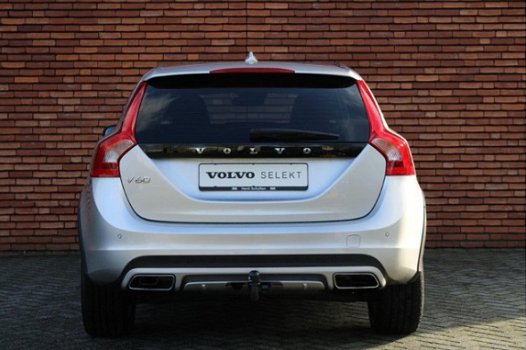 Volvo V60 Cross Country - D3 Momentum Business - 1