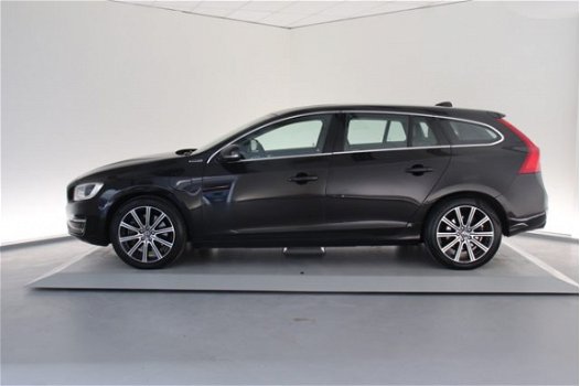 Volvo V60 - 2.4 D6 AWD Plug-In Hybrid Summum - 1