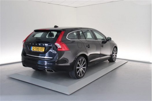 Volvo V60 - 2.4 D6 AWD Plug-In Hybrid Summum - 1