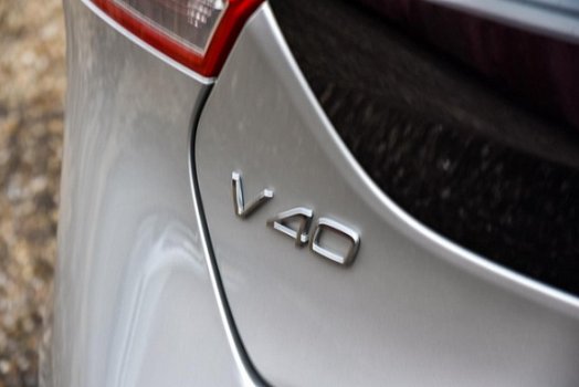 Volvo V40 Cross Country - D2 Momentum | Navigatie | Parkeercamera - 1