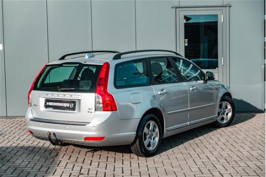 Volvo V50 - 1.8F / Stoel verwarming / Klimaat + Cruise control / Trekhaak - 1