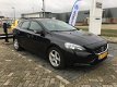 Volvo V40 - 1.6 D2 Kinetic | Navigatie | Airco | Cruise Control - 1 - Thumbnail