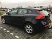 Volvo V40 - 1.6 D2 Kinetic | Navigatie | Airco | Cruise Control - 1 - Thumbnail