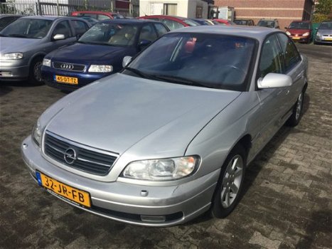 Opel Omega - 2.2i-16V Exec.Ed - 1