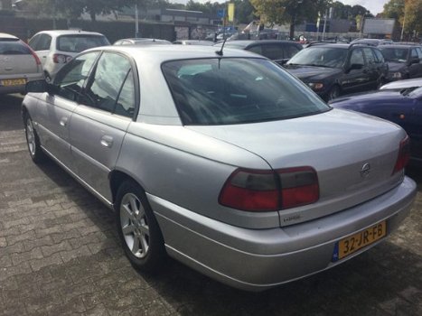 Opel Omega - 2.2i-16V Exec.Ed - 1