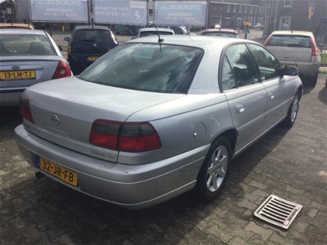 Opel Omega - 2.2i-16V Exec.Ed - 1