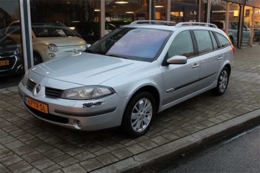 Renault Laguna Grand Tour - 2.0-16V Tech Line APK Distributie vervangen - 1