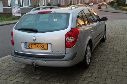 Renault Laguna Grand Tour - 2.0-16V Tech Line APK Distributie vervangen - 1