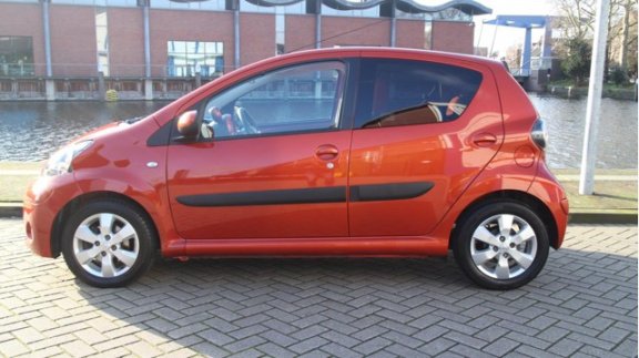 Toyota Aygo - 1.0 VVT-i Dynamic Orange LUX UITVOERING_DEALER ONDERHOUD - 1