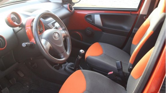 Toyota Aygo - 1.0 VVT-i Dynamic Orange LUX UITVOERING_DEALER ONDERHOUD - 1