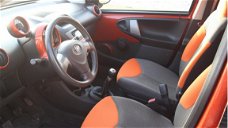 Toyota Aygo - 1.0 VVT-i Dynamic Orange LUX UITVOERING_DEALER ONDERHOUD