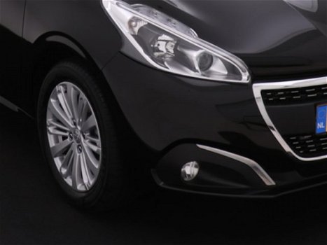 Peugeot 208 - 1.2 PureTech Signature 82 PK 5 drs *NAVIGATIE*LM VELGEN*13.866KM* | NEFKENS DEAL | - 1