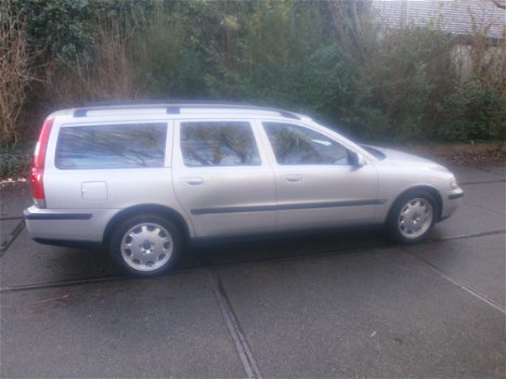 Volvo V70 - 2.4 Comfort Line - 1