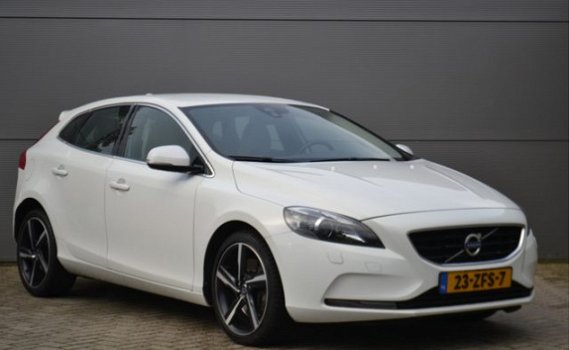 Volvo V40 - 2.0 D3 Aut. Summum, Navi, Leder, LMV 18´´, Xenon - 1