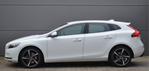 Volvo V40 - 2.0 D3 Aut. Summum, Navi, Leder, LMV 18´´, Xenon - 1