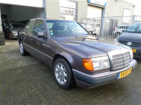 Mercedes-Benz 220 - 200-500 (W124) E AUTOMAAT - 1