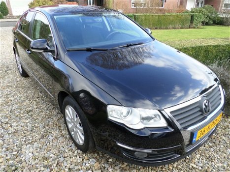 Volkswagen Passat - 1.4 TSI Highline BlueMotion CLIMATRONIC, CRUISE CONTROL, NAVIGATIE, NIEUWE APK - 1