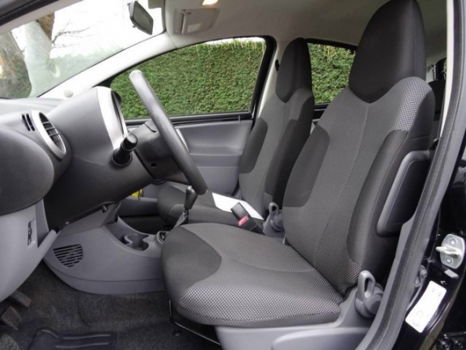 Toyota Aygo - 1.0 12v VVT-i Aspiration 5-deurs met Navigatie - 1