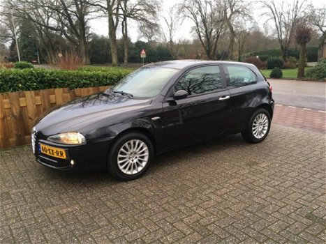 Alfa Romeo 147 - 1.6 TS Distinctive - 1