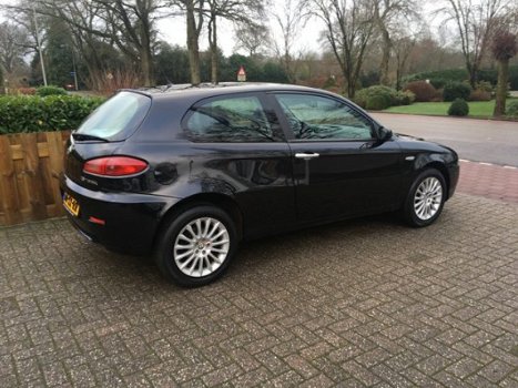 Alfa Romeo 147 - 1.6 TS Distinctive - 1