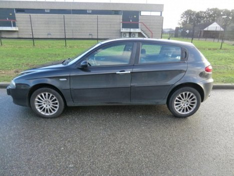 Alfa Romeo 147 - 1.9 JTD Collezione - 1