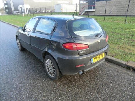 Alfa Romeo 147 - 1.9 JTD Collezione - 1