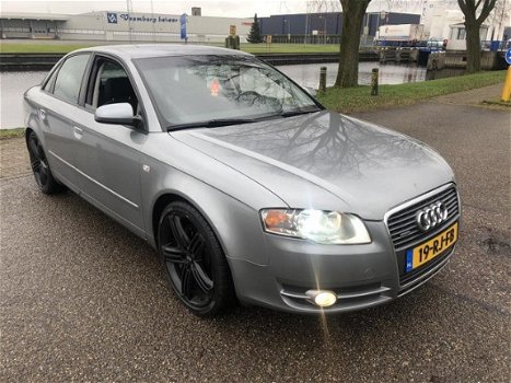 Audi A4 - 3.2 FSI quattro Pro Line H6/NAP/Navi/19inch/youngtimer - 1