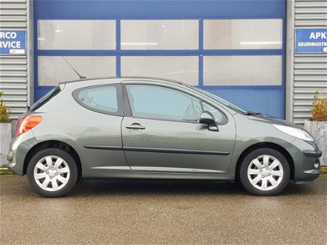 Peugeot 207 - 1.4-16V XR - 1