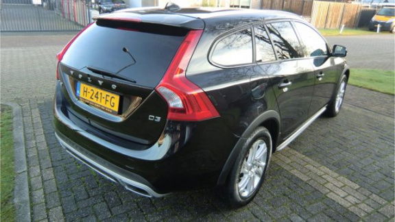 Volvo V60 Cross Country - 2.0 D3 150 Pk Momentum Automaat Trekhaak Leder Navi Ecc-airco Lmv Pdc enz. - 1