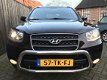 Hyundai Santa Fe - 2.7i V6 4WD AUTOMAAT Dynamic Nieuw Model, Bull+Side Bar, Clima, Parkeersensoren, - 1 - Thumbnail