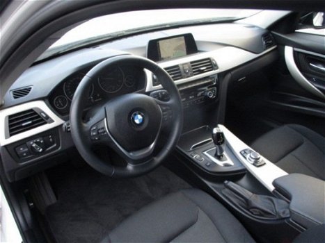 BMW 3-serie Touring - 318d 150pk Executive, LED, Stoelverw, Clima, PDC, Trekhk - 1