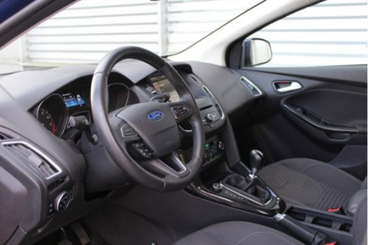 Ford Focus Wagon - 125 pk Titanium | Trekhaak | Navi | Clima | Voorruitverw. | - 1