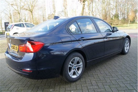 BMW 3-serie - 316d Upgrade Edition AIRCO I PDC I NAVI I MULTI MEDIA I LMV I UPGRADE EDITION I DEALER - 1