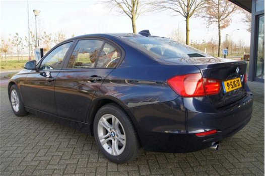 BMW 3-serie - 316d Upgrade Edition AIRCO I PDC I NAVI I MULTI MEDIA I LMV I UPGRADE EDITION I DEALER - 1