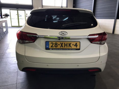 Hyundai i40 Wagon - 1.6 GDI Blue Business Edition Airco ECC | Navigatie | Trekhaak | Parkeersensoren - 1