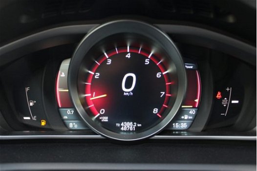 Volvo V40 - T2 Momentum - Navigatie - High Performance Audio - Climate Control - Parkeersensoren ach - 1