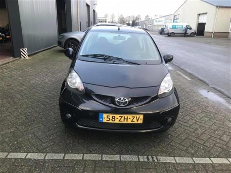 Toyota Aygo - 1.0-12V Sport 1jaar apk/AIRCO/ NAP/ elek ramen/ ZEER NETTE AUTO - 1