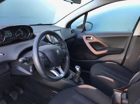 Peugeot 208 - 1.2 VTi Urban Soul Navigatie/Airco/NAP/Cruise control - 1