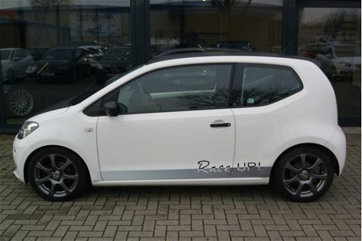 Volkswagen Up! - 1.0 Race up + NAVIGATIE + LM VELGEN + AIRCO - 1