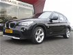BMW X1 - 2.0 16V SDRIVE NAVI (occasion) ruisecontrol , Clima, PDC, Roofrails, 18 Inch Velgen - 1 - Thumbnail