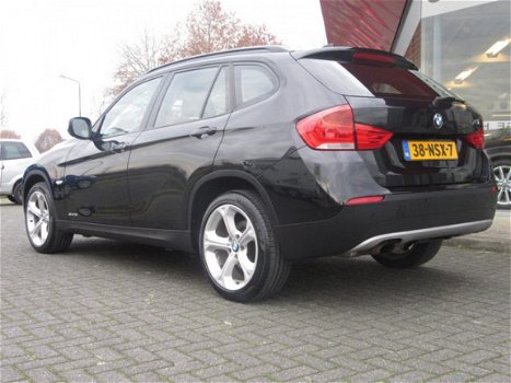 BMW X1 - 2.0 16V SDRIVE NAVI (occasion) ruisecontrol , Clima, PDC, Roofrails, 18 Inch Velgen - 1